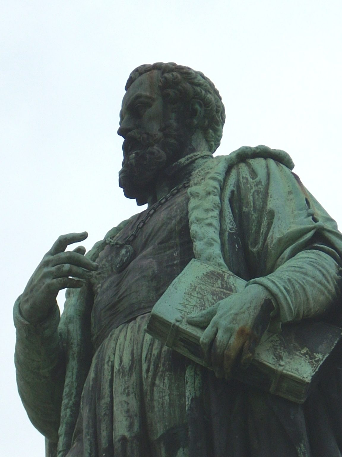 Andreas%20Vesalius%20monument%2C%20Brussels%20-%202.JPG